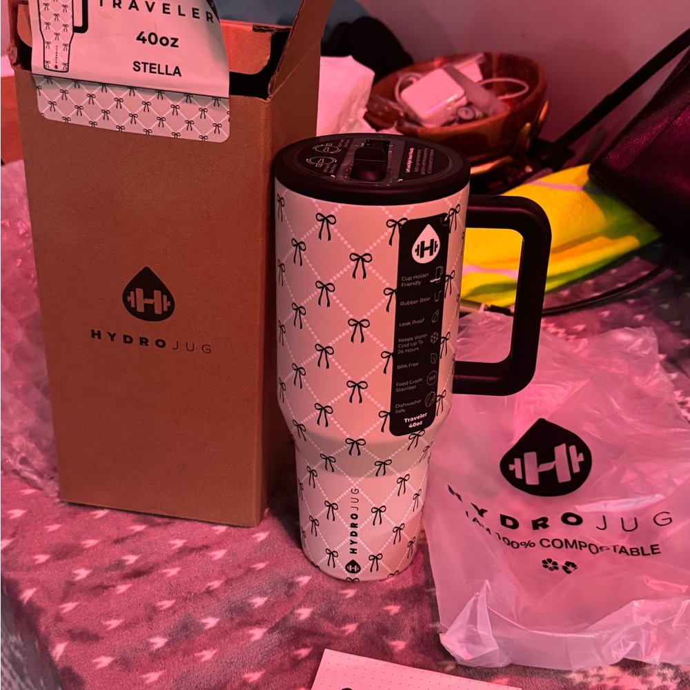 Stella HydroJug Traveler 40oz with Black Bow Design